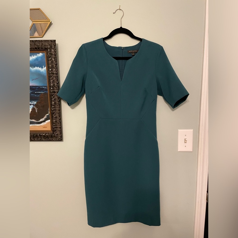 Banana Republic Emerald Green fitted dress with sleeves